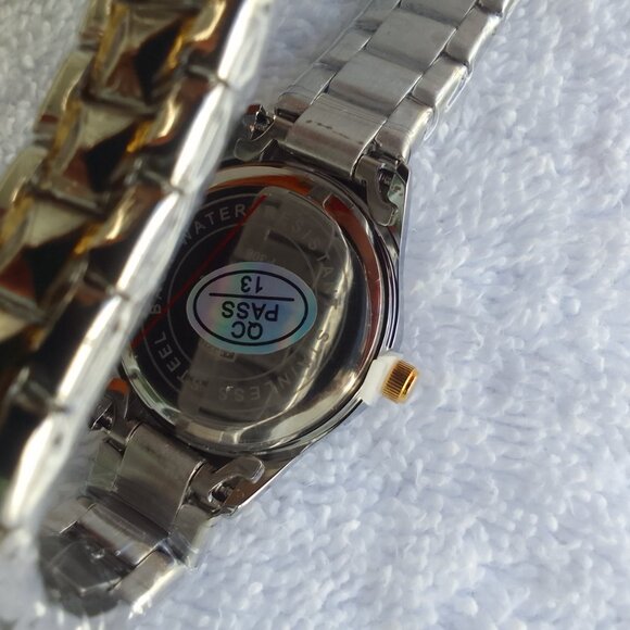 Your best offer? Bundle well-design watch&2 sunglasses, brand new main image 6